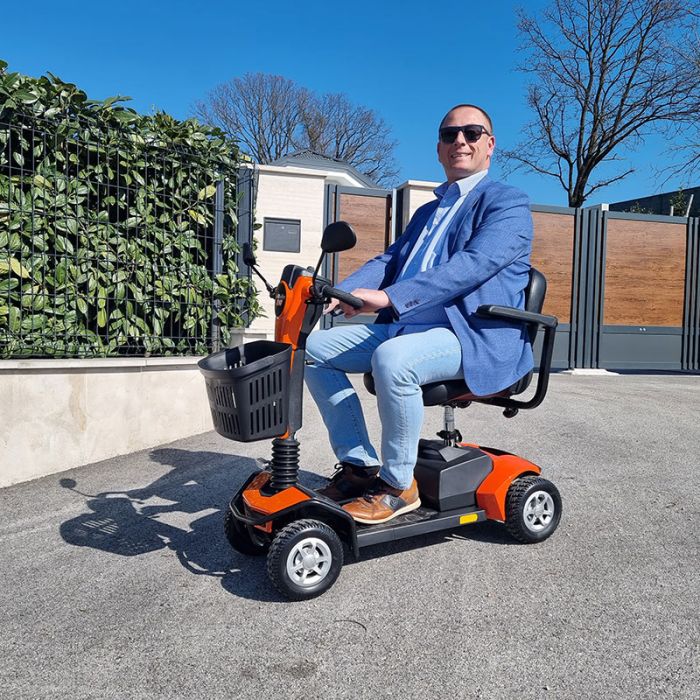 Električni skuter za invalide in starejše Mobility 210