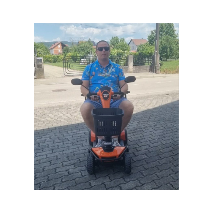 Električni skuter za invalide in starejše Mobility 210